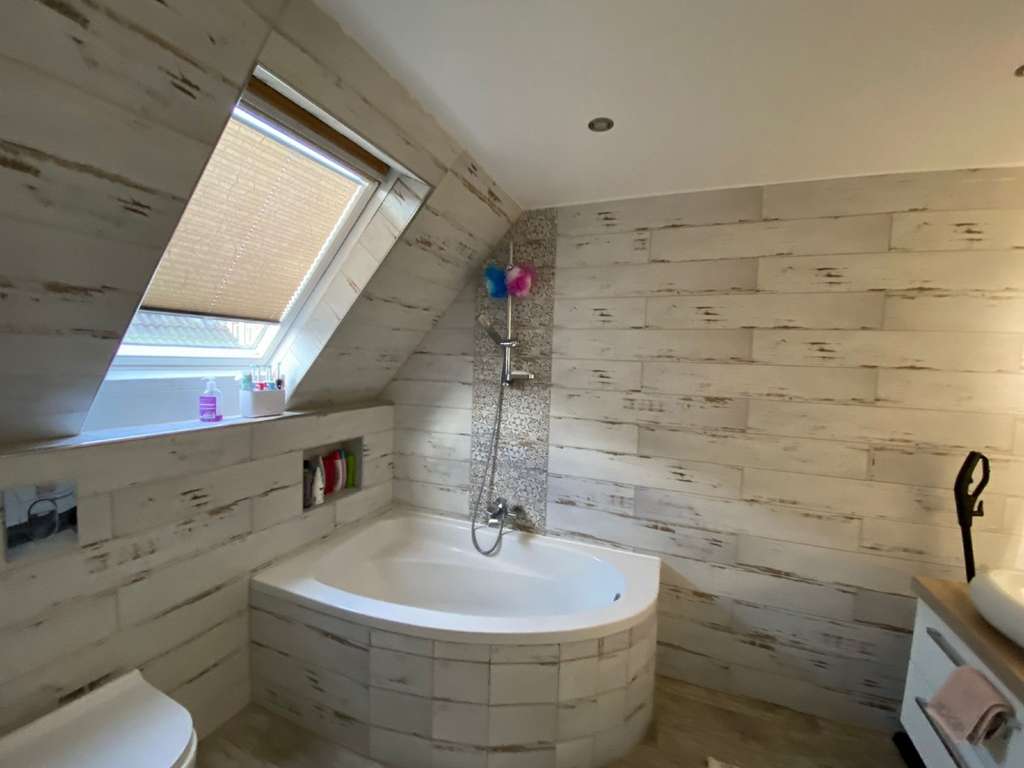 Immobilie in Raunheim - Gepflegtes Mehrfamilienhaus mit integrierter Gewerbefläche und weiterem Entwicklungspotenzial - Bild 2