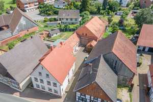 3-Parteien-Mehrfamilienhaus mit großer Scheune - Ideal für Vermieter und Gewerbetreibende in Aerzen! – Hameln-Pyrmont (Kreis) – Vorschaubild 2