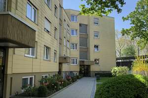 Erstbezug nach Renovierung: Helle 3-Zi.-Wohnung mit EBK, Balkon & TG