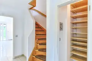 Fernwärme mit Energiekennwert "C"! Endreihenhaus mit ca. 197 m² Wohn- und Nutzfläche! – Hamburg – Vorschaubild 7