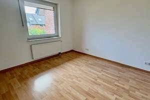 NEUE EINBAUKÜCHE - RUHIGE LAGE - MODERNES HELLES HAUS IN DÜSSELDORF - NÄHE ISD - ST GEORGE SCHOOL – Die vollständige Adresse der Immobilie erhältst du vom Anbieter., 40489 Wittlaer, Düsseldorf – Vorschaubild 12