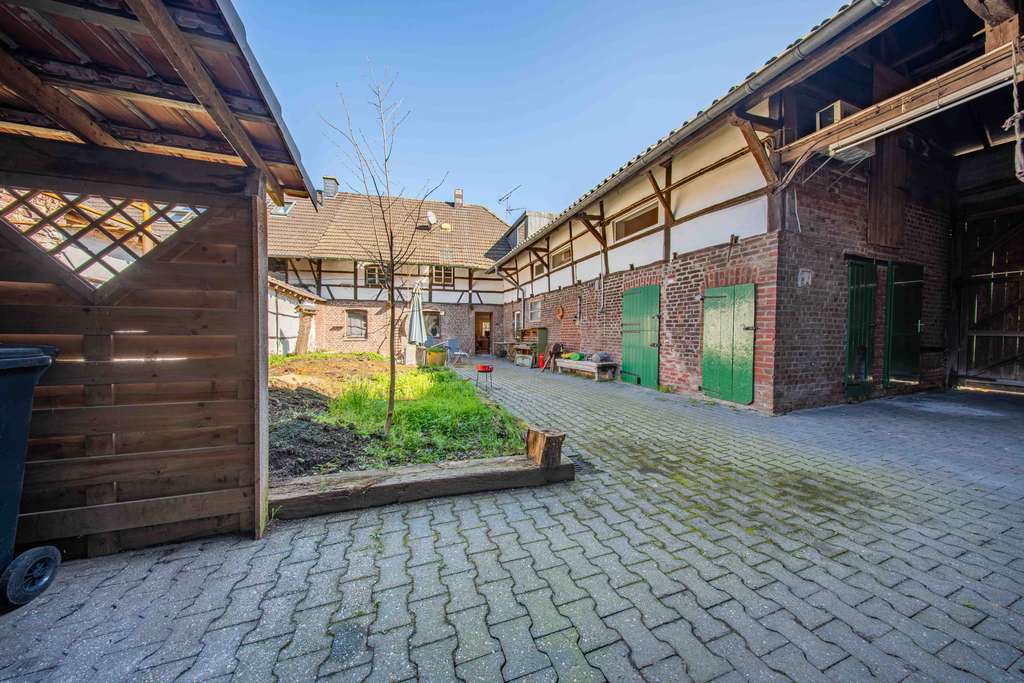 Immobilie in Wegberg - Historisches Denkmal-Juwel in Wegberg: Viel Platz für Visionäre, Handwerker & Individualisten - Bild 4