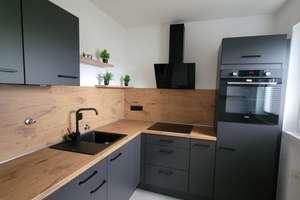Lebendiger Alltag in Kettwig: 2-Zimmer-Wohnung mit Balkon-vollmöbliert! – Erftstrasse 1, 45219 Kettwig, Essen – Vorschaubild 3