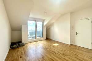 Moderne Dachgeschosswohnung mit Einbauküche im Erstbezug! – Gounodstraße 23, 10388 Berlin – Vorschaubild 2