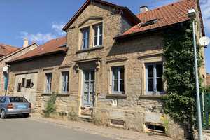 Freistehendes Ein- Zweifamilienhaus mit Scheune und großem Innenhof – Kanalstraße 8, 67823 Donnersbergkreis – Vorschaubild 1