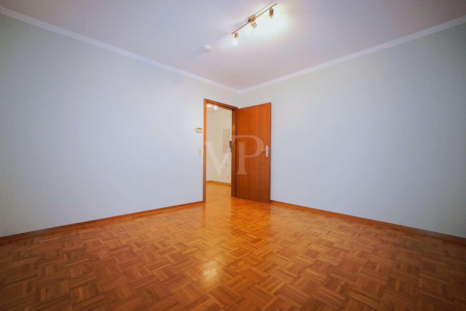 Immobilie in Künzelsau - Gepflegte 3,5-Zimmer-Wohnung mit Einbauküche und Parkettboden - Bild 2