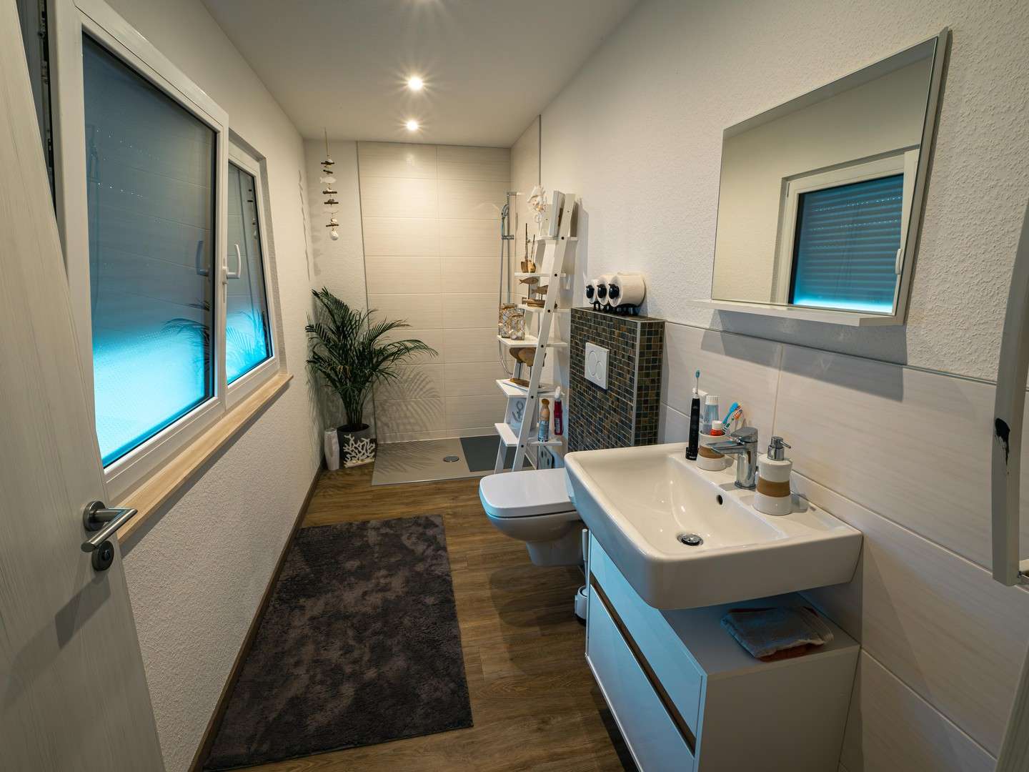 Immobilie in Schmalenberg - Moderne Stadtvilla (Bj. 2020) | A+ | PV & Speicher | Sauna | Waldblick | sofort bezugsfrei - Bild 3