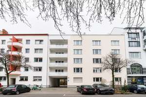 Sofort einziehen: 2-Zimmer mit Balkon & Einbauküche — Winterfeldtmarkt vor der Tür