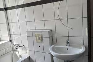 Helle 3 Zimmer und 2 Balkone, Gäste-WC, Fußbodenheizung, Bad mit Wanne und Dusche – Altenhoferstr. 178, 42719 Wald, Solingen – Vorschaubild 21