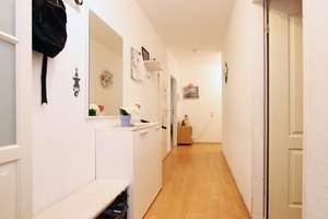 Geräumige 4-Zimmer Wohnung mit Balkon und Tiefgaragenstellplatz im schönen Farmsen-Berne – Die vollständige Adresse der Immobilie erhältst du vom Anbieter., 22159 Farmsen-Berne, Hamburg – Vorschaubild 2