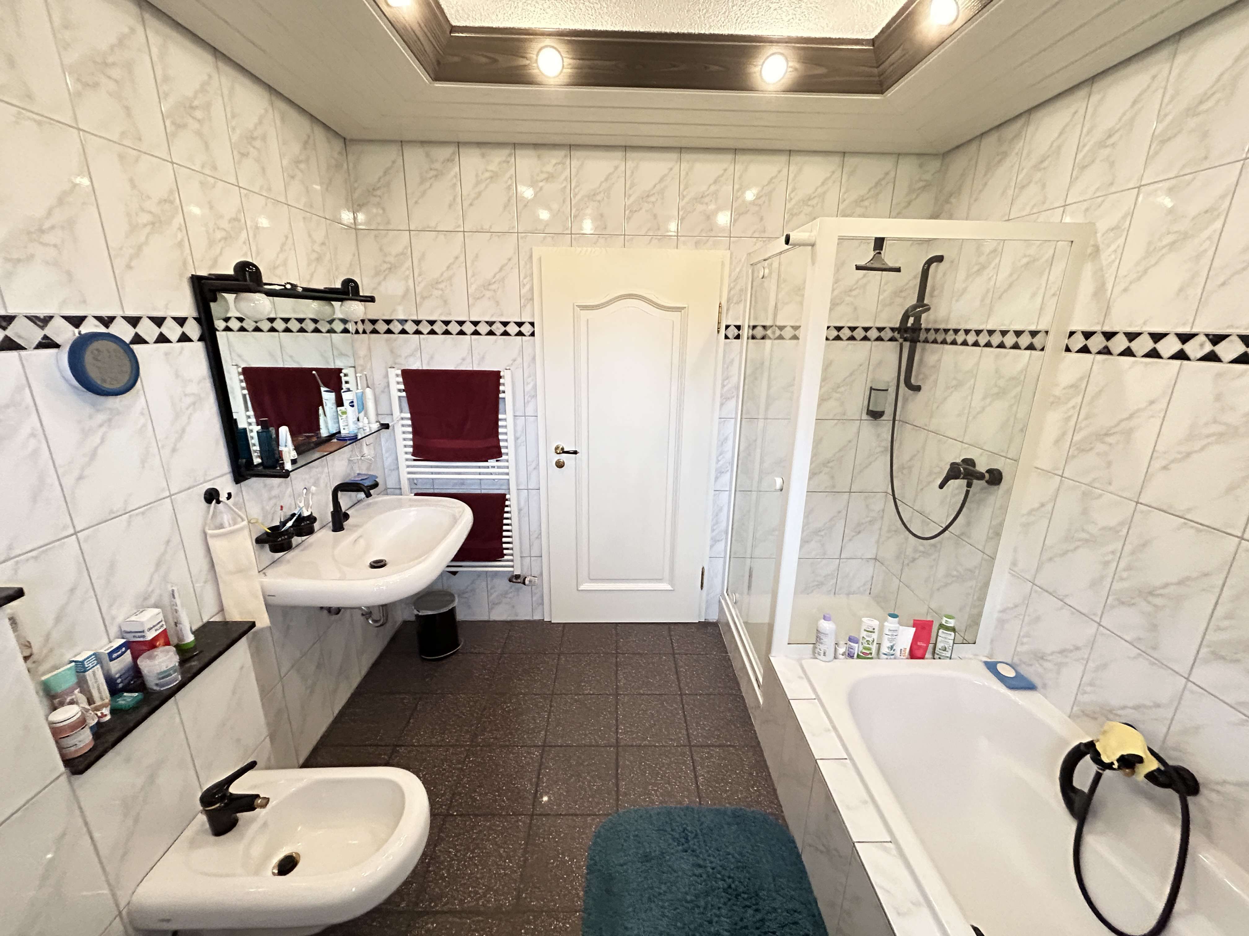 Immobilie in Diemelstadt - Zweifamilienhaus mit Doppelgarage in idyllischer Lage in Diemelstadt-Wrexen - Bild 5