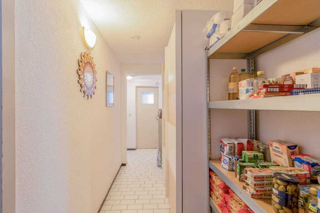 Immobilie in Walheim - Familienfreundliches Einfamilienhaus in Walheim mit Einliegerwohnung & großzügiger Dachterrasse - Bild 3