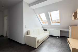 Moderne 2-Zimmer-Wohnung mit Einbauküche  Spitzboden – Siegfriedstr. 3, 90461 Glockenhof, Nürnberg – Vorschaubild 3