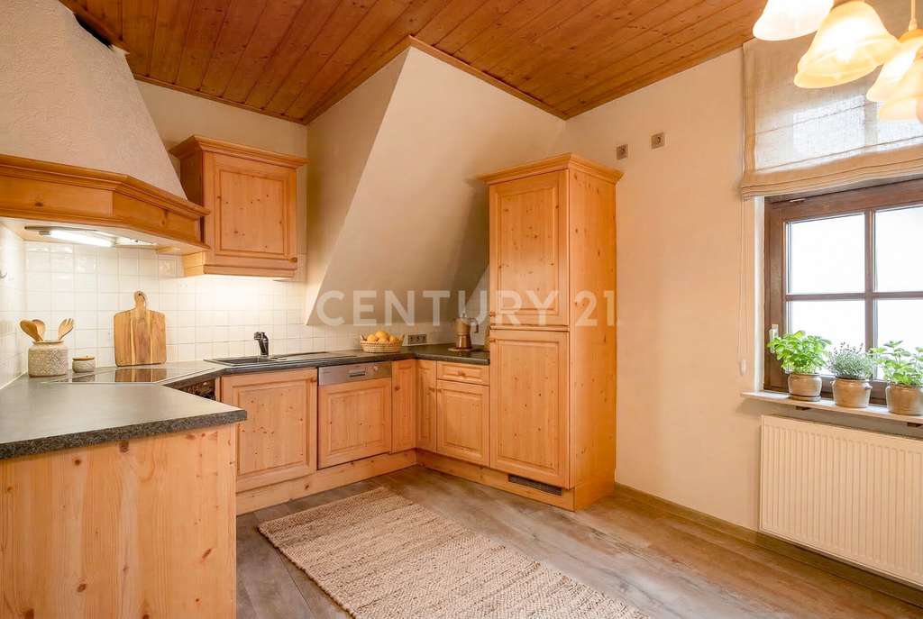 Immobilie in Schifferstadt - PROVISIONSFREI!!! Charmante Obergeschosswohnung mit Garage im historischen Zweifamilienhaus - Bild 2