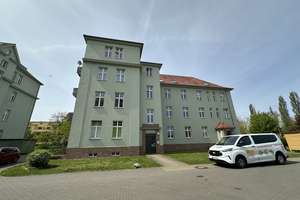 Wohnen in Magdeburg-Stadtfeld: Stilvolle 2-Zimmer-Altbauwohnung mit Balkon – 39110 Stadtfeld West, Magdeburg – Vorschaubild 2