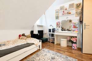 Vermietete 4 Zimmer Dachgeschosswohnung in gefragter Lage von Stuttgart - Zuffenhausen – Die vollständige Adresse der Immobilie erhältst du vom Anbieter., 70435 Zuffenhausen-Hohenstein, Stuttgart – Vorschaubild 4