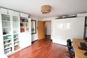 Geräumige 3,5-Zi. Wohnung mit Balkon in der Innenstadt! WG geeignet! – Rechener Str. 9, 44787 Bochum – Vorschaubild 4