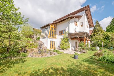 Traumhaftes Einfamilienhaus mit Einliegerwohnung und tollem Garten zu verkaufen!
