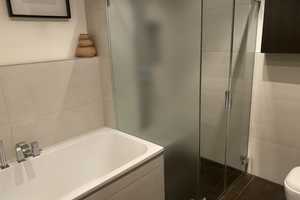 Exklusive 4-Zimmer-Wohnung mit zwei Balkonen und Einbauküche, Bezugsfrei ab 2026 – Am Gutspark 8, 10367 Berlin – Vorschaubild 4
