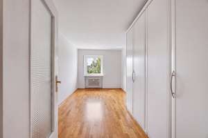 Großzügige 4-Zimmerwohnung mit viel Potenzial und 2 Balkonen – Die vollständige Adresse der Immobilie erhältst du vom Anbieter., 80686 Sankt Ulrich, München – Vorschaubild 4