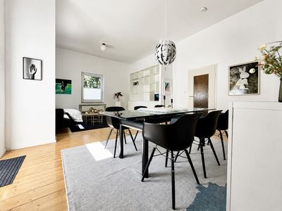 Möblierte Designerwohnung – lichtdurchflutet, mit Komfort und Stil, jetzt bewerben!