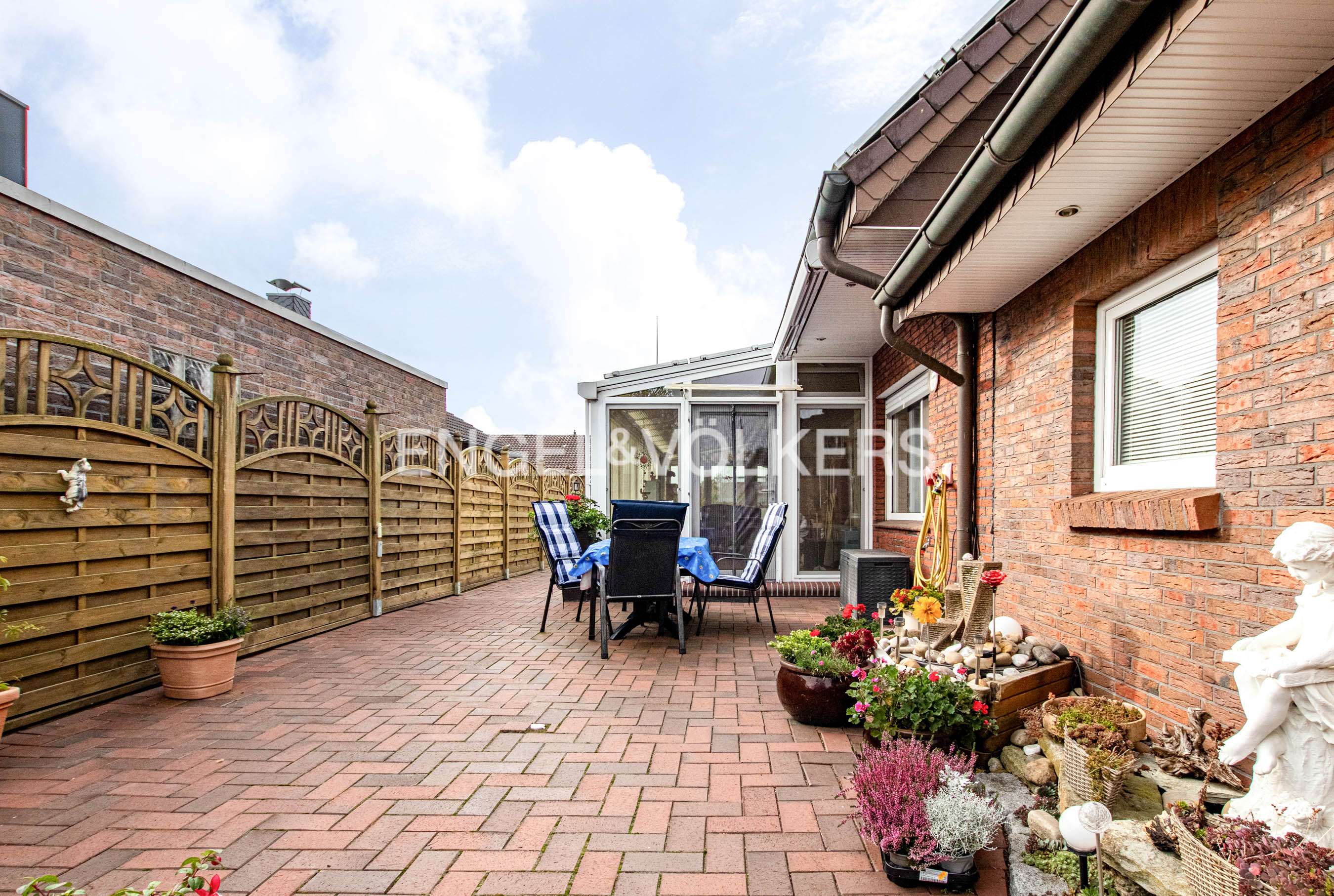 Immobilie in Rhauderfehn - Gepflegtes 3-Parteienhaus zur vielseitigen Nutzung in bevorzugter Lage! - Bild 0