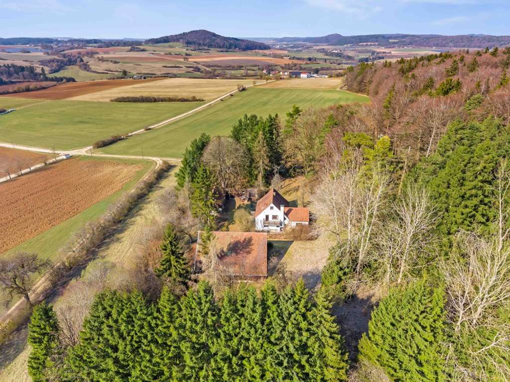 Immobilie in Velburg - Alleinlage: Einfamilienhaus auf riesigem Waldrandgrundstück - Bild 0