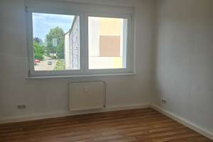 Tolle 3 -Raumwohnung mit Tageslichtbad und Balkon! – Straße der Einheit 21, 39624 Kalbe (Milde) – Vorschaubild 6