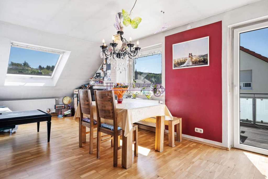 Immobilie in Wenzenbach - Helle 3-Zimmer-Dachgeschosswohnung mit Balkon, Gartenanteil und Außenstellplatz! - Bild 3