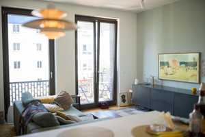 Stylische 2-Zimmer-Wohnung direkt am Nollendorfplatz – Balkon mit Aussicht & Designküche – Genthiner Straße 51, 10785 Berlin – Vorschaubild 1