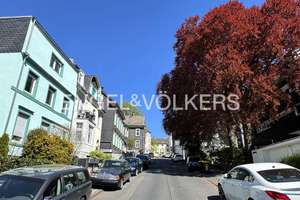 Erstbezug nach Kernsanierung – Stilvolle Maisonettewohnung mit Dachterrasse und Panoramablick