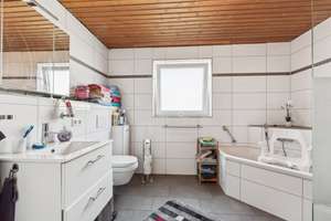 Großes Einfamilienhaus mit Kamin u. Garage in Garbsen-Schloss Ricklingen – renovierungsbedürftig – Die vollständige Adresse der Immobilie erhältst du vom Anbieter., 30826 Garbsen – Vorschaubild 6