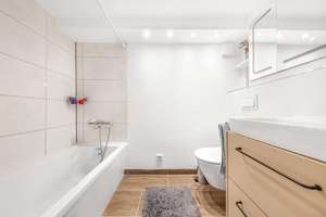 Familienglück in Rudow - Modernisiert, gemütlich, bereit für den Einzug – Die vollständige Adresse der Immobilie erhältst du vom Anbieter., 12355 Rudow, Berlin – Vorschaubild 3
