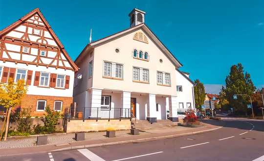 „Top-Investment in Aichtal“ Zentrales Mehrfamilienhaus mit exklusiver Maisonette-Wohnung