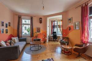 Zu Verkaufen! Top gepflegte 2-Zimmer-Altbau-Wohnung mit Balkon & Einbauküche im Samariterviertel!
