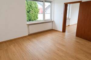 Seltene Gelegenheit: Bungalow mit 2.000 m² Grundstück, Nebengebäude und Baupotenzial – Die vollständige Adresse der Immobilie erhältst du vom Anbieter., 94486 Osterhofen – Vorschaubild 1