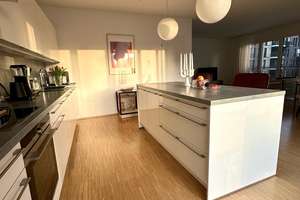 Helle 3-Zimmer-Wohnung mit 106m2, Balkon, 2 Bädern & Einbauküche im Grafental (Flingern Nord)