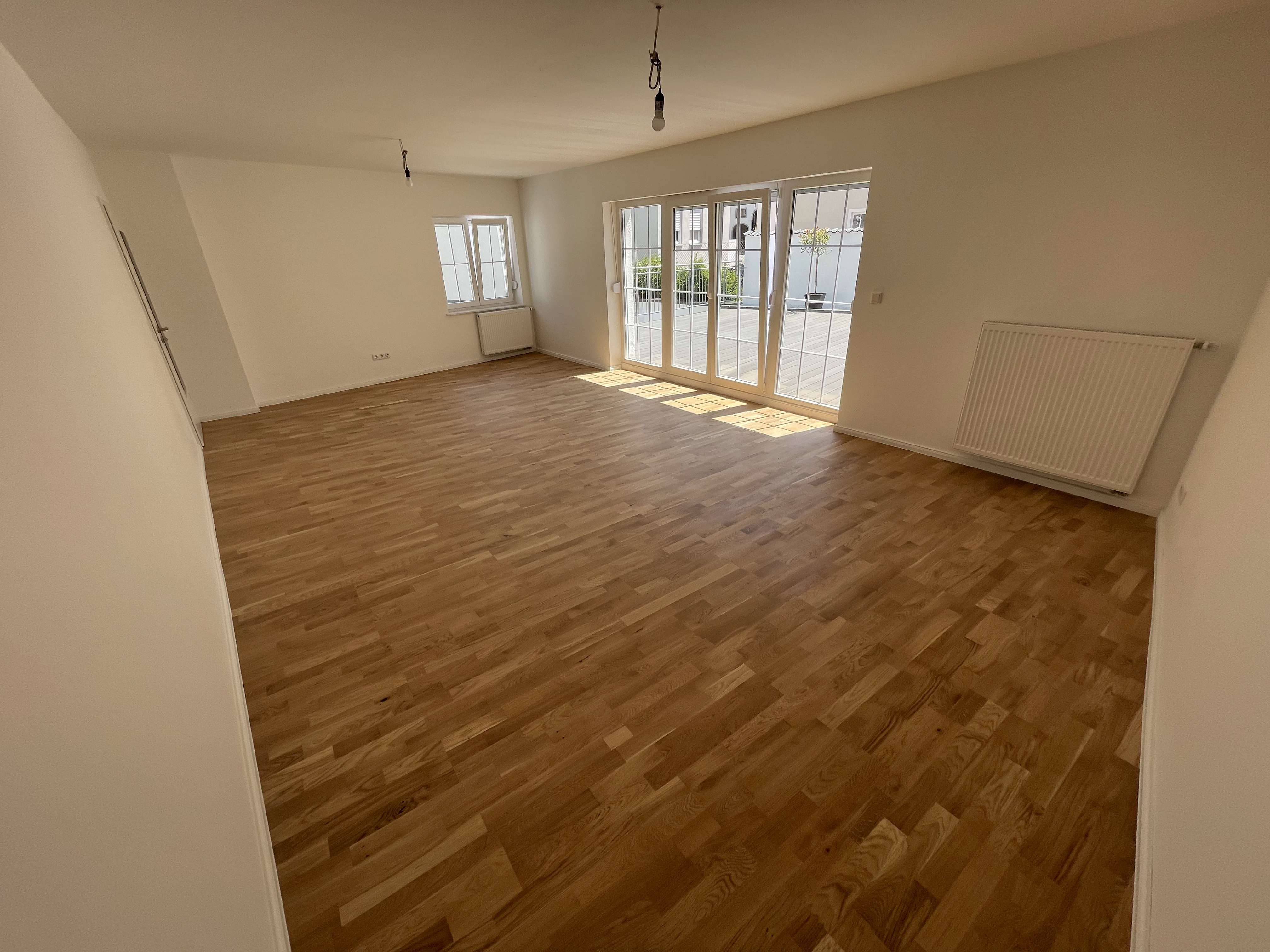 Immobilie in Regenstauf - Saniertes und sehr großes EFH im Zentrum von Regenstauf - Bild 2