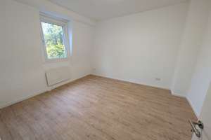 Helle 4-Zimmer-Dachgeschosswohnung mit hohen Decken - gut angebunden & zentral in Sonnborn – Sonnborner Str. 42, 42327 Elberfeld West, Wuppertal – Vorschaubild 2