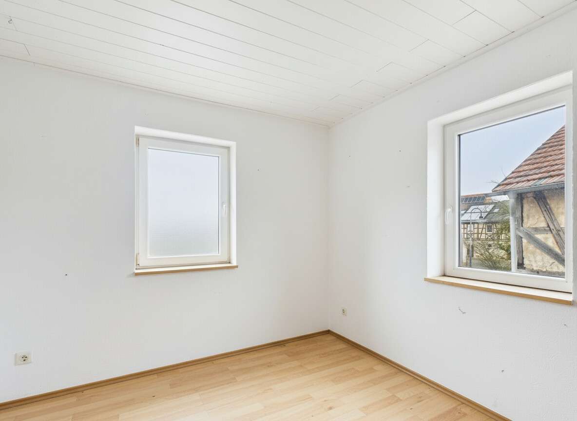 Immobilie in Untermerzbach - Ländliches Anwesen ideal für Pferdehaltung – mit Wiese und Stall - Bild 3