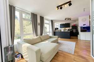 Helle Eigentumswohnung mit Dachterrasse und zwei Tiefgaragenstellplätzen