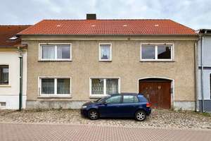 Geräumiges Haus unweit des Ortskerns-Renovierungsbedarf-Zwangsversteigerung-keine Käuferprovision – Die vollständige Adresse der Immobilie erhältst du vom Anbieter., 39443 Förderstedt – Vorschaubild 1
