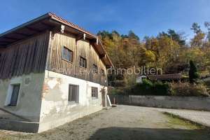 Teilsaniertes Hof-Ensemble in ruhiger Lage mit Top-Anbindung – Die vollständige Adresse der Immobilie erhältst du vom Anbieter., 94577 Winzer – Vorschaubild 2