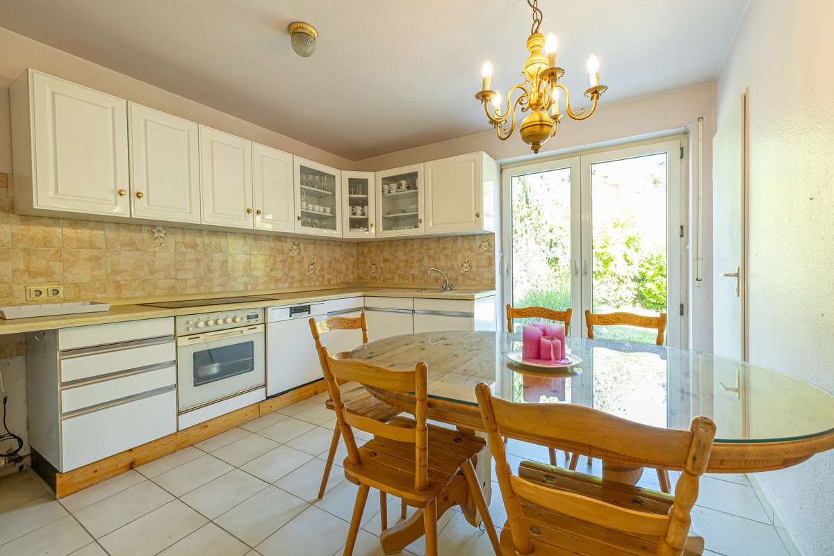 Immobilie in Walzbachtal - Großzügiges Anwesen in attraktiver Aussichtslage von Jöhlingen - Bild 2