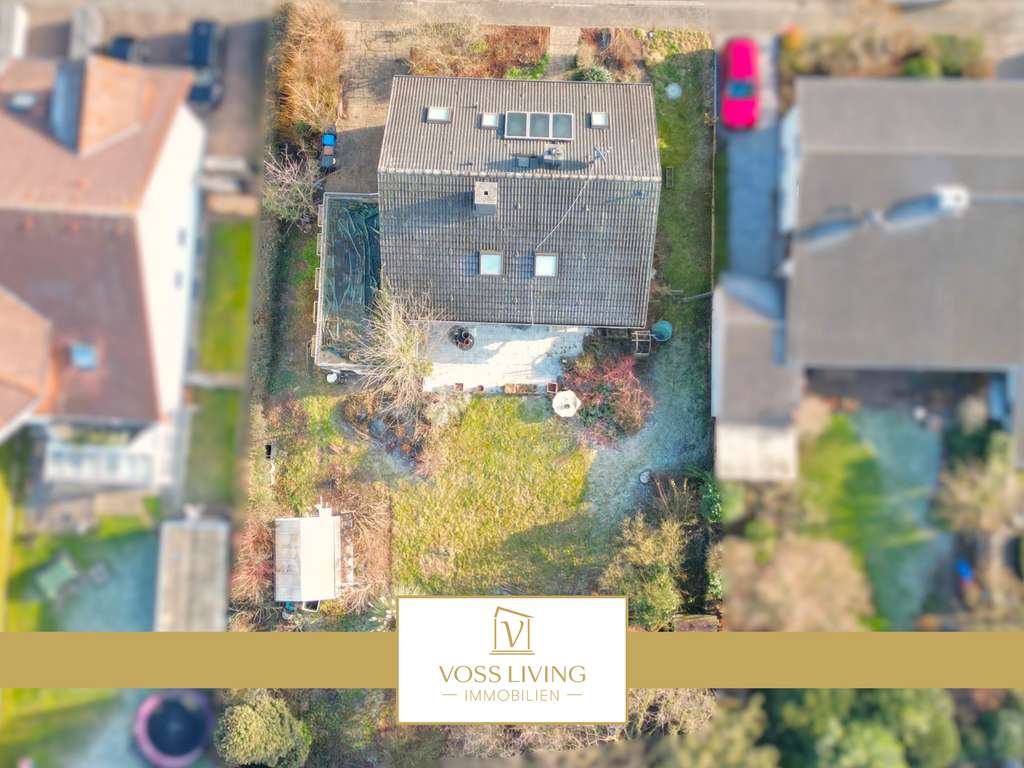 Immobilie in Schöneck - Ein- | Zweifamilienhaus mit Traumgrundstück und Garage in bester Lage von Schöneck - Bild 0