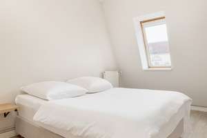 Nahe Rosa-Luxemburg-Platz: 2,5 Zimmer DG-Wohnung im 4. OG, West-Terrasse, Einbauküche, Wannenbad – Schönhauser Allee 186, 10119 Prenzlauer Berg, Berlin – Vorschaubild 17