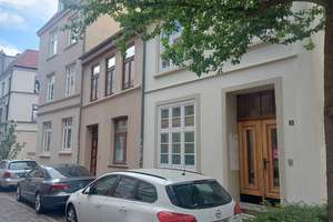Wohnhaus mit 3 Wohneinheiten
großteils modernisiert und saniert 
in zentraler Altstadtlage – Die vollständige Adresse der Immobilie erhältst du vom Anbieter., 23966 Altstadt, Wismar – Vorschaubild 3