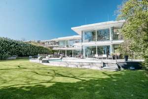 * exklusive Neubauvilla mit Pool in ruhiger und grüner Lage am Elbhang *