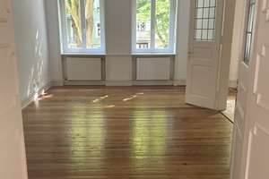 Schöne, ruhige 3-Zimmer-Altbau-Wohnung mit Küche und 2 Balkonen