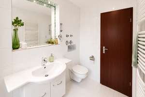 Exklusive 2,5-Zi.-Wohnung mit 3 Außenbereichen & TG – möbliert, zentral & ruhig – Leuschnerstr. 11, 70174 Neue Vorstadt, Stuttgart – Vorschaubild 7